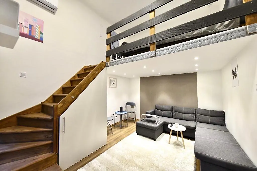 Cute Gallery Apartment Close To The Basilica, Queen Budapest