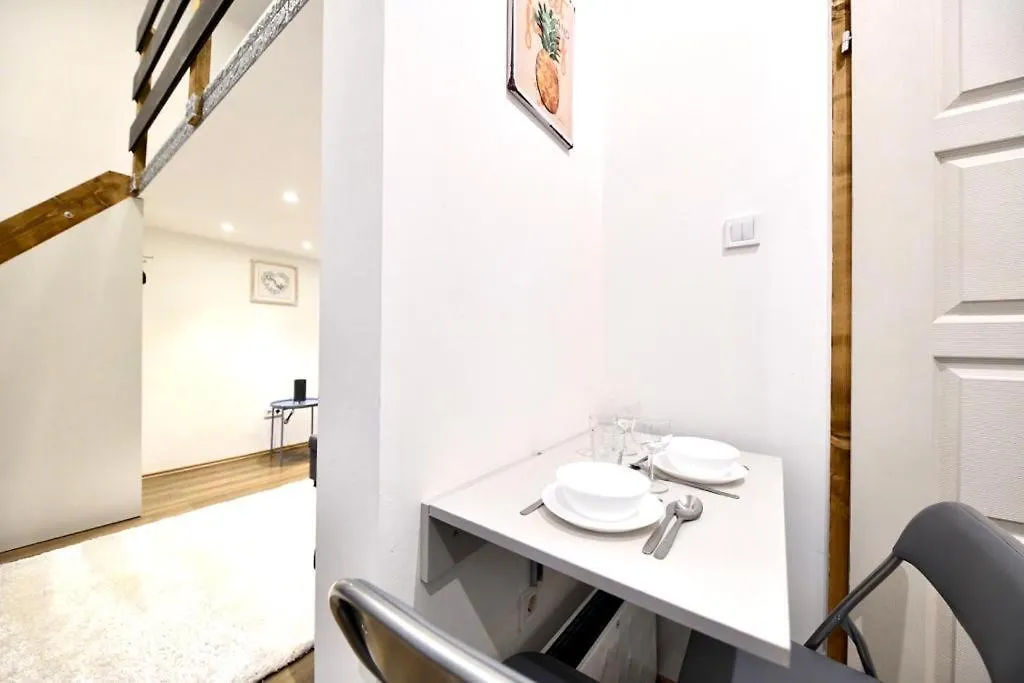 Cute Gallery Apartment Close To The Basilica, Queen 부다페스트
